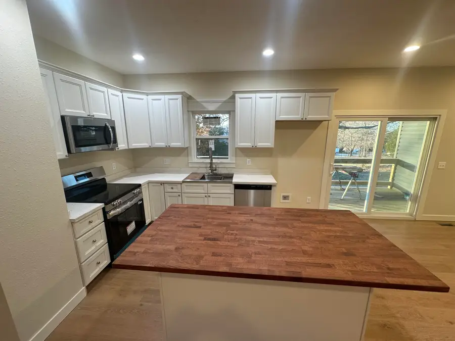 565 N White Oak St Street, Marshfield, MO 65706 - Image #3