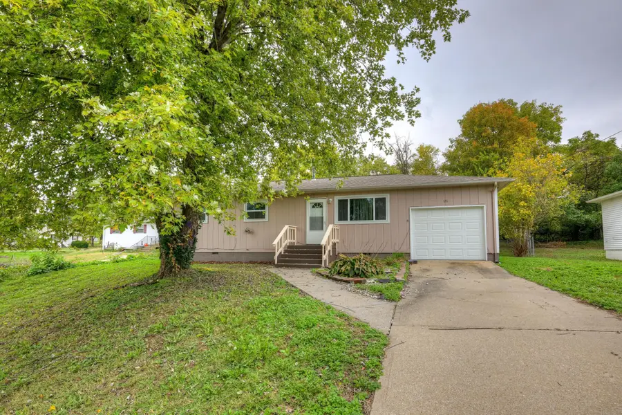 126 E Splitlog Avenue, Goodman, MO 64843 - Image #2