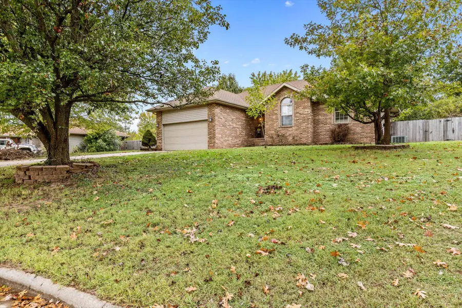 105 W Jacaranda Avenue, Willard, MO 65781 - Image #2