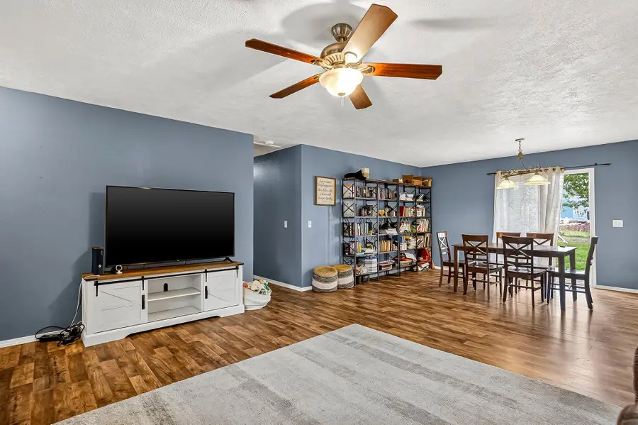 216 Country Lane, Mount Vernon, MO 65712 - Image #3