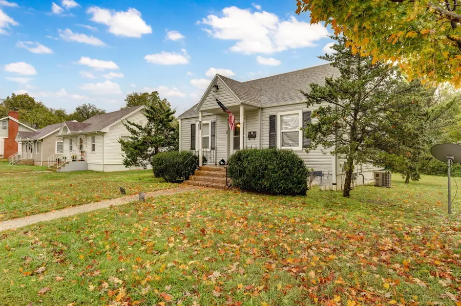 423 E Center Street, Mount Vernon, MO 65712 - Image #2