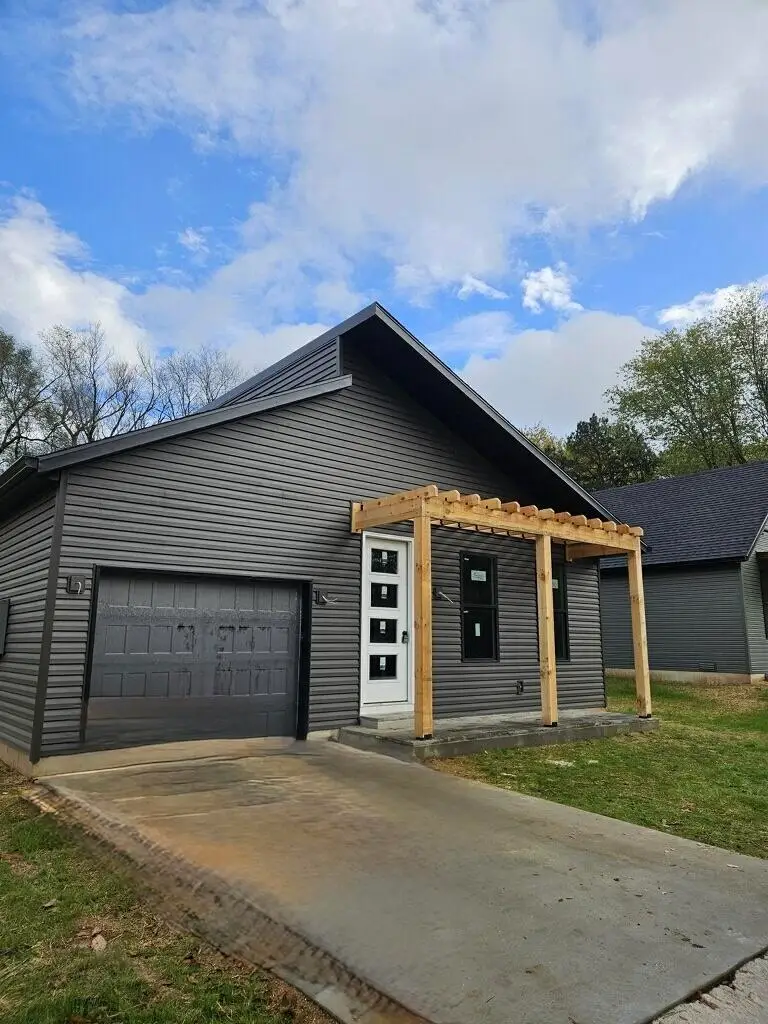 326 South Avenue, Sparta, MO 65753 - Image #1