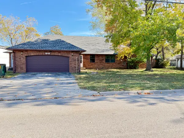 1018 S Lillian Avenue, Bolivar, MO 65613