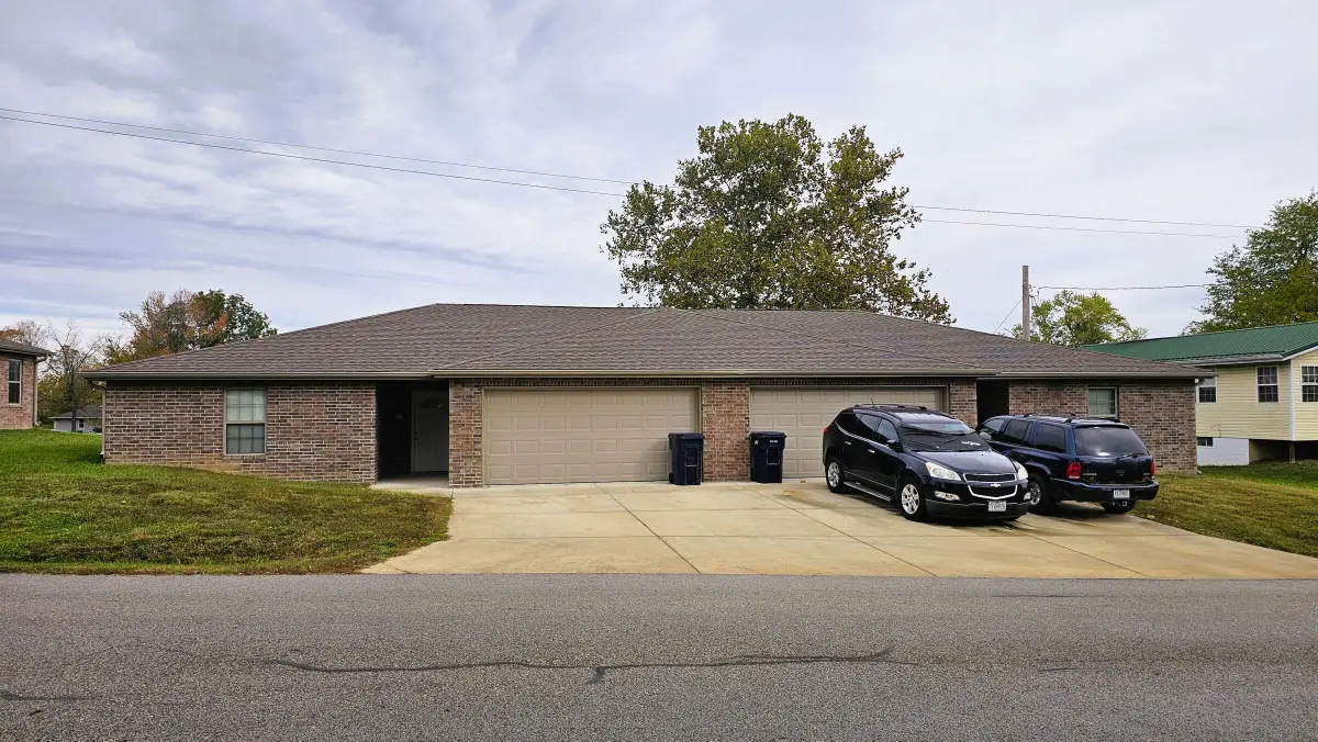 625/627 W Hawthorne Street, Houston, MO 65483 - Image #1