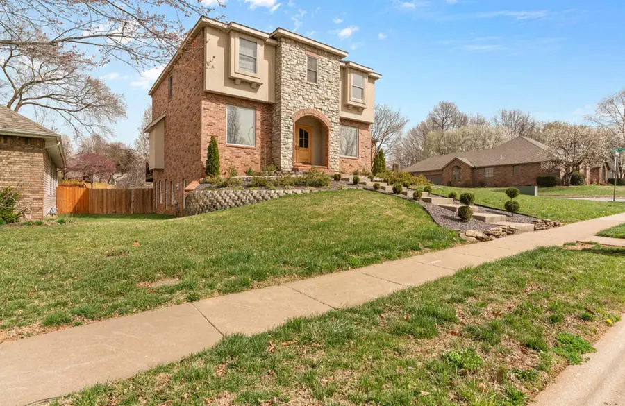 903 E Gaslight Drive, Springfield, MO 65810 - Image #2