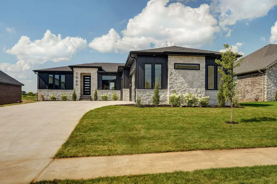 1849 E Cobblestone Drive, Ozark, MO 65721 - Image #2