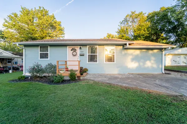 828 S Roosevelt Avenue, Aurora, MO 65605