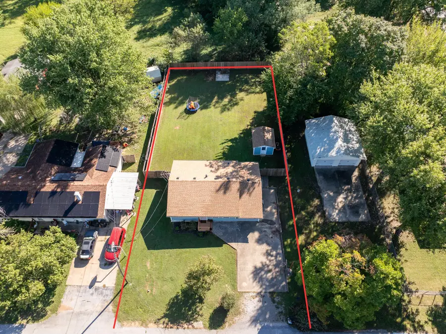 828 S Roosevelt Avenue, Aurora, MO 65605 - Image #2