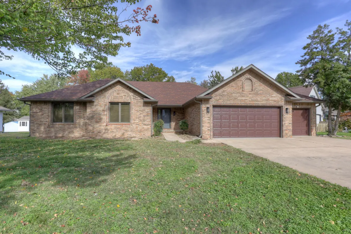 925 Gene Taylor Drive, Carthage, MO 64836 - Image #1