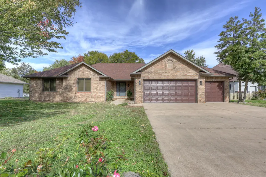 925 Gene Taylor Drive, Carthage, MO 64836 - Image #2