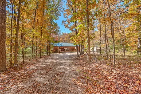 7977 Berry Avenue, Seligman, MO 65745