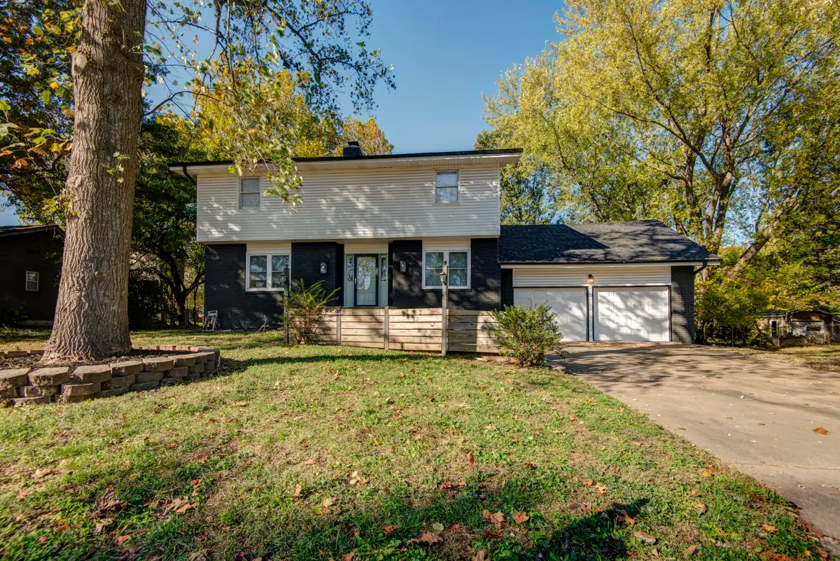 4261 S Meadowlark Drive, Springfield, MO 65810 - Image #1