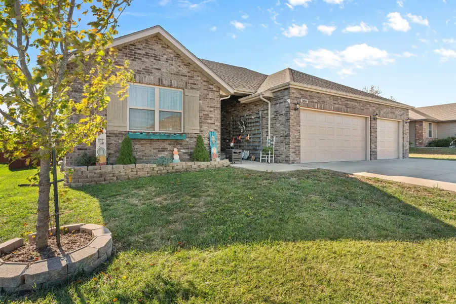 304 W Picardy Street, Republic, MO 65738 - Image #2