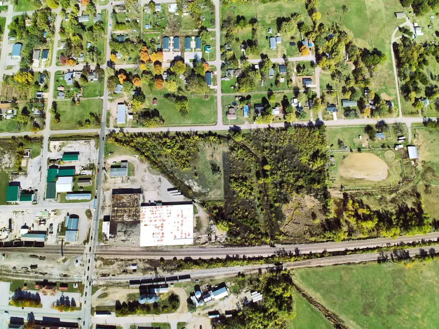 000 Crescent Street, Aurora, MO 65605 - Image #2