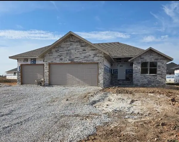 653 W Brook Hollow Road, Nixa, MO 65714