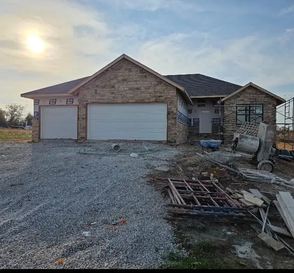 689 W Castor Loop, Nixa, MO 65714