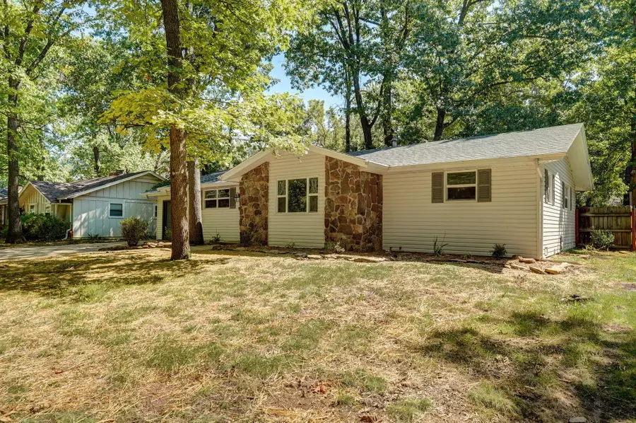 912 S Cavalier Drive, Springfield, MO 65802 - Image #2