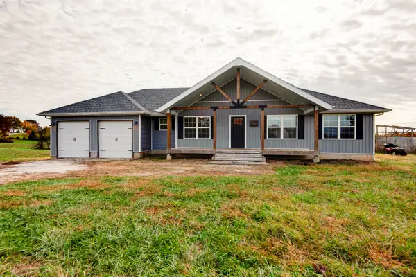 832 Mt. Carmel Road, Clever, MO 65631