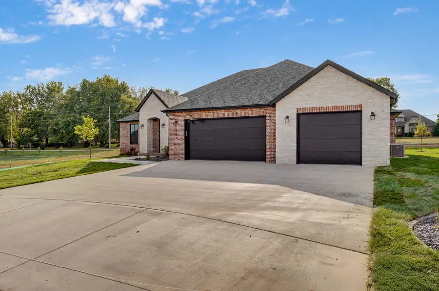 2199 N Silver Charm Avenue, Springfield, MO 65802 - Image #2