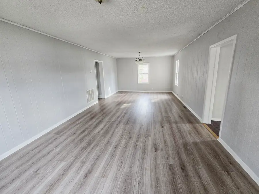 141 W Pleasant Street, Aurora, MO 65605 - Image #3