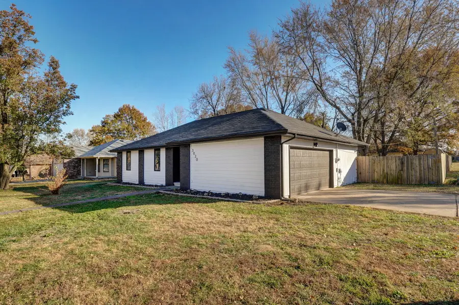 3020 W Buena Vista Street, Springfield, MO 65810 - Image #2