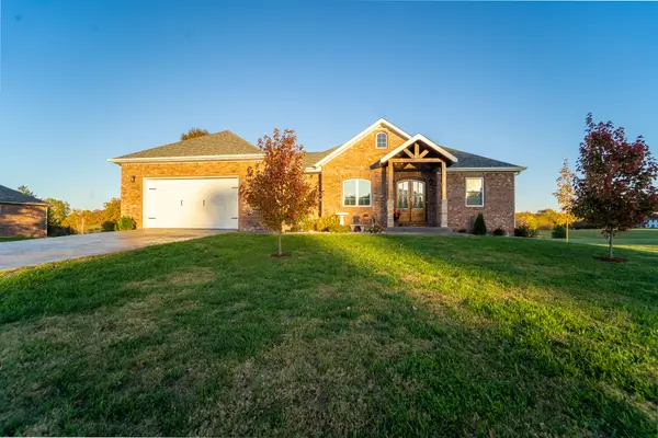 722 S Pheasant Run Drive, Aurora, MO 65605