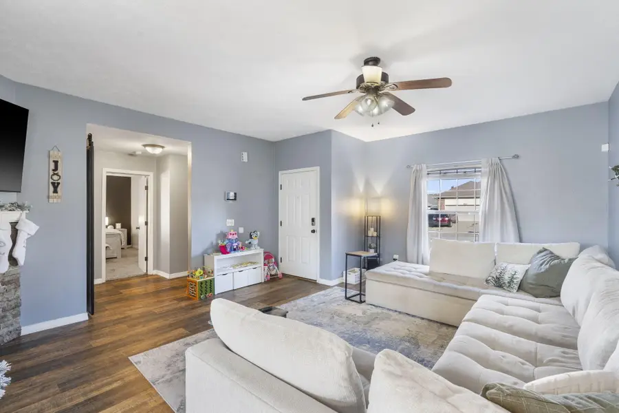 327 S Red Avenue, Springfield, MO 65802 - Image #3