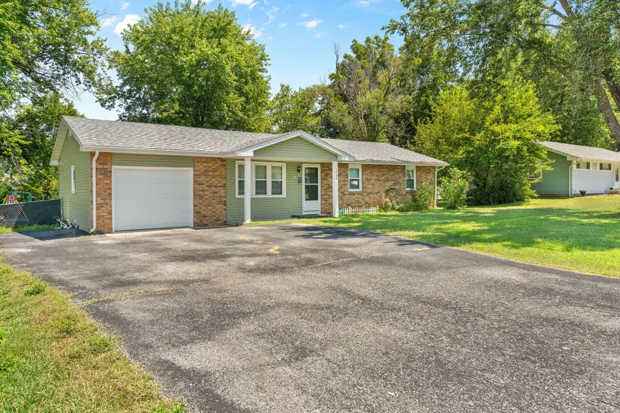 1904 S Village Lane, Bolivar, MO 65613 - Image #2