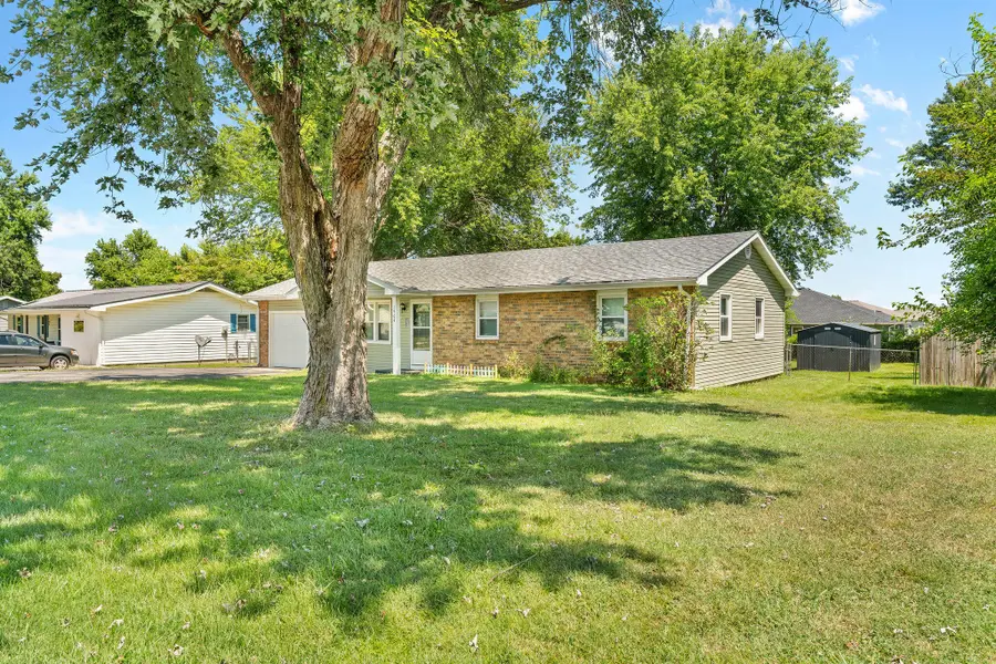 1904 S Village Lane, Bolivar, MO 65613 - Image #3