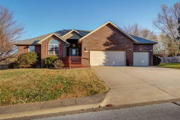 1111 E Robin Street, Ozark, MO 65721