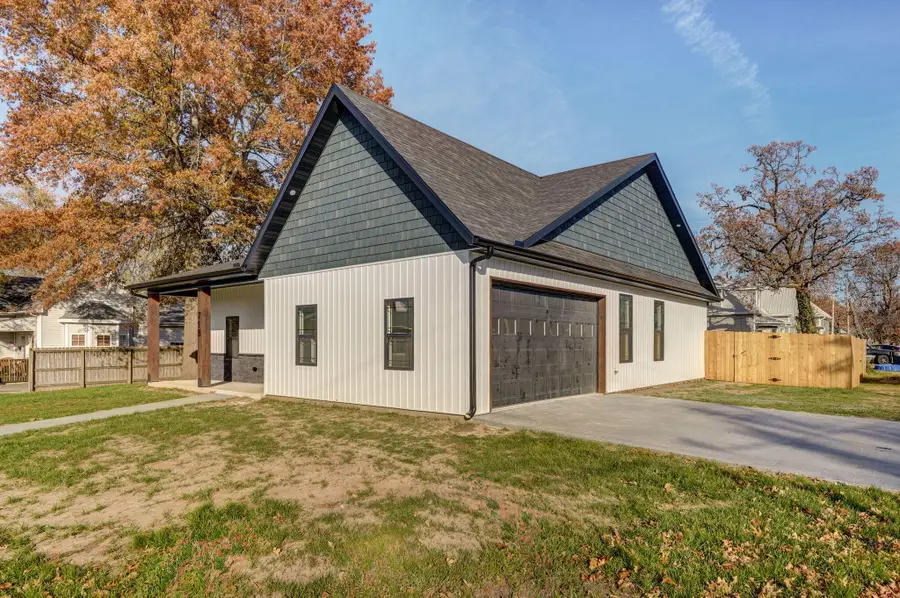 718 S Hickory Street, Mount Vernon, MO 65712 - Image #2