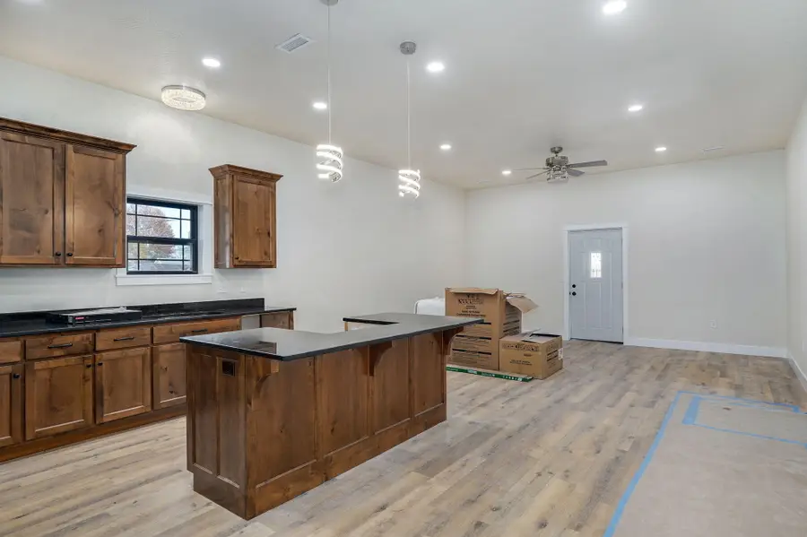 718 S Hickory Street, Mount Vernon, MO 65712 - Image #3