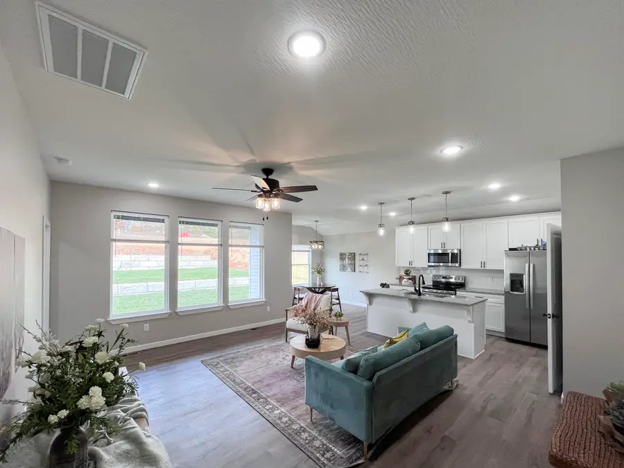 1209 S Stewart Street, Bolivar, MO 65613 - Image #2