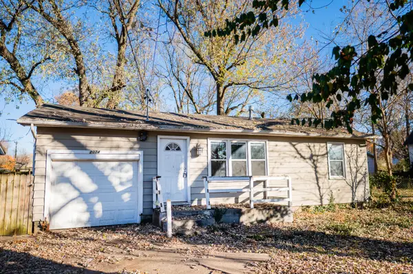 2074 N Columbia Avenue, Springfield, MO 65803