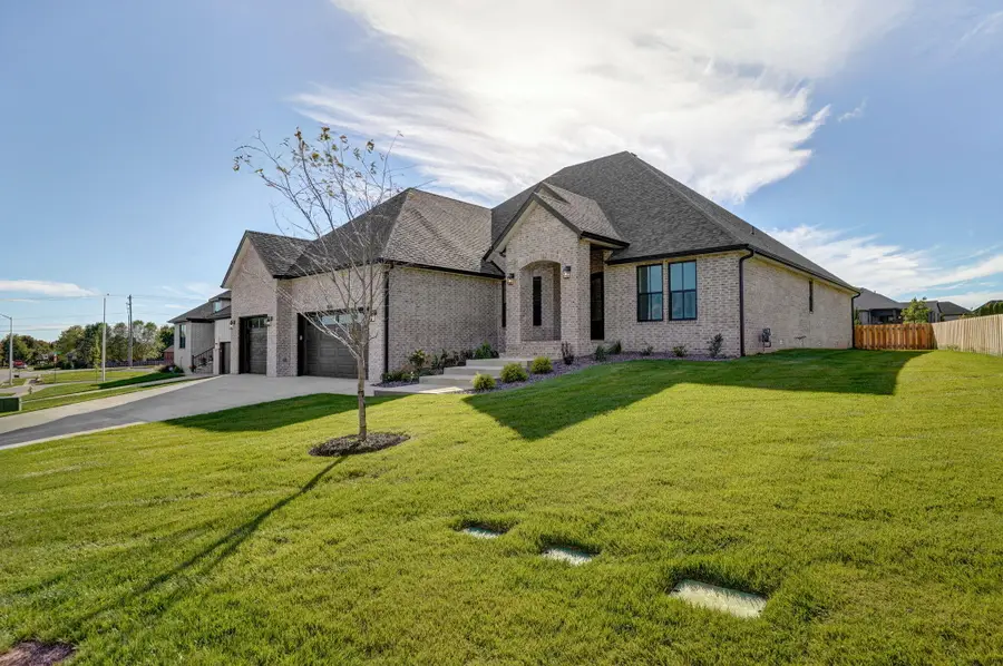 1525 N Marlowe Avenue, Springfield, MO 65802 - Image #2