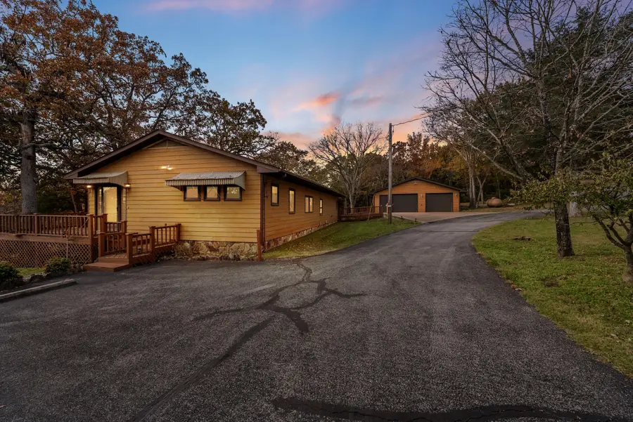 379 Navajo Trail, Kimberling City, MO 65686 - Image #2