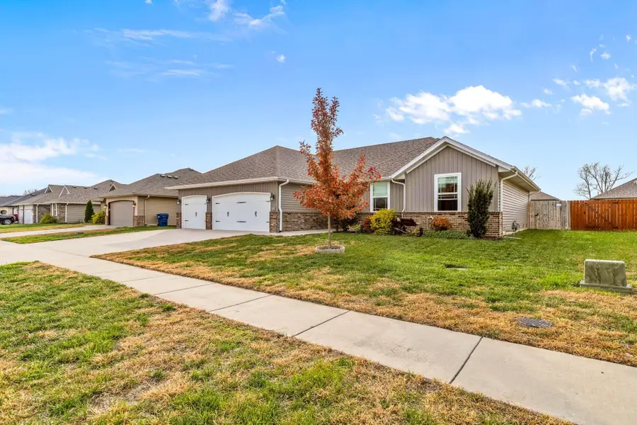 1895 S Lullwood Avenue, Springfield, MO 65802 - Image #2