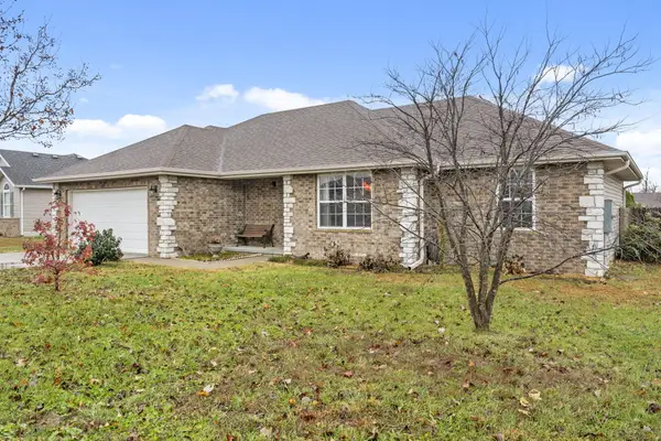 412 E Magnolia Court, Strafford, MO 65757