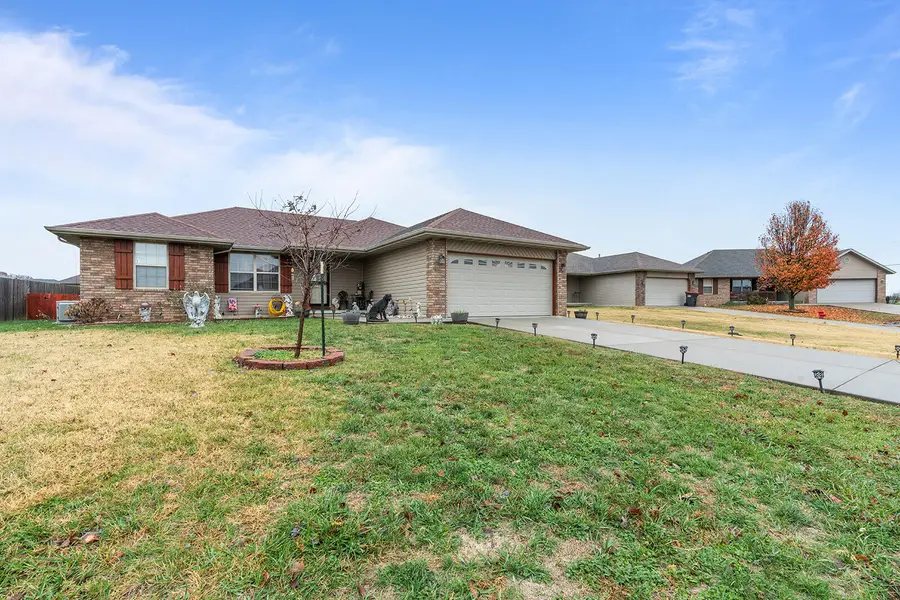 108 N Ashton Avenue, Clever, MO 65631 - Image #2