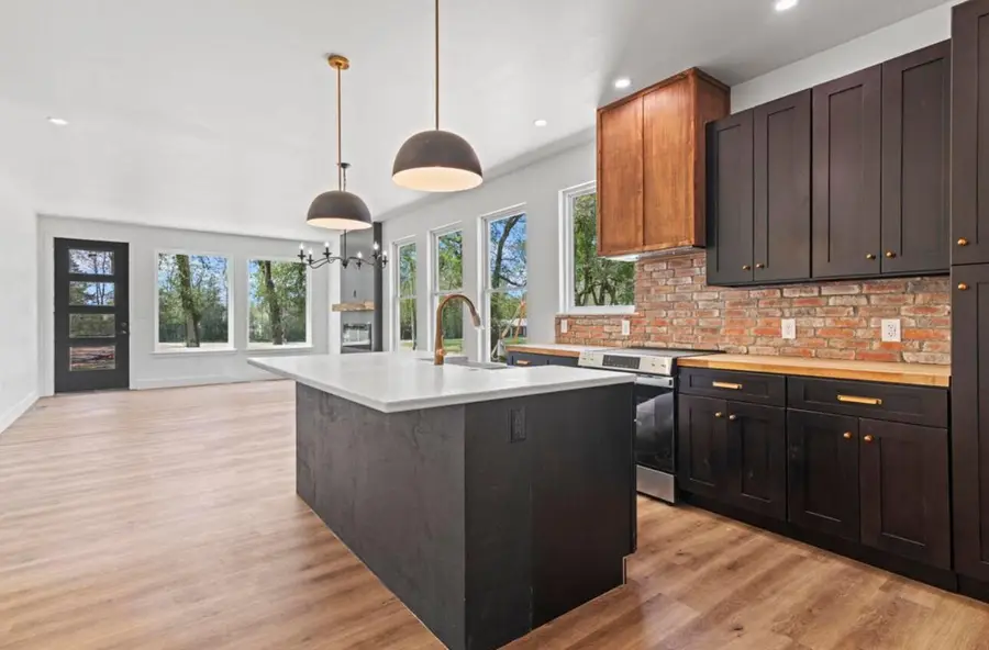 332 South Avenue, Sparta, MO 65753 - Image #2