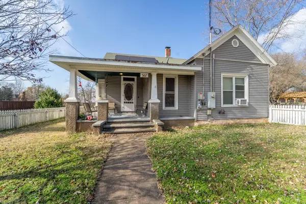 307 N Calhoun Avenue, Ash Grove, MO 65604