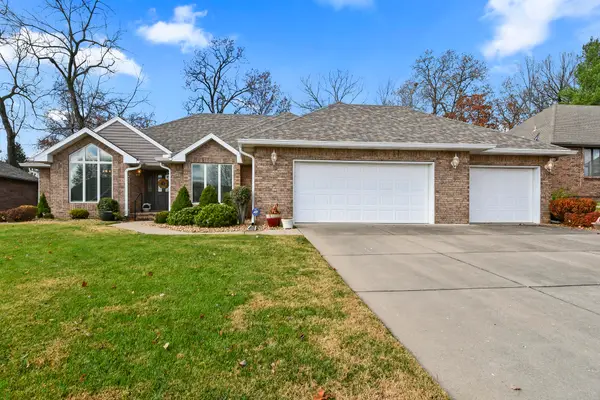 2581 S Forrest Heights Avenue, Springfield, MO 65809