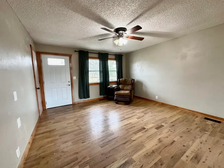 201 N Bobbie Smith Street, Diamond, MO 64840 - Image #3