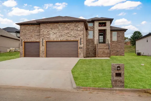 2118 N Bradbury Lane, Ozark, MO 65721