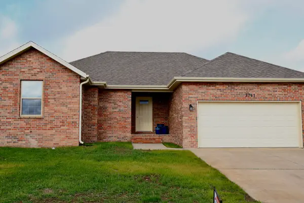 3741 W Freeman Street, Bolivar, MO 65613