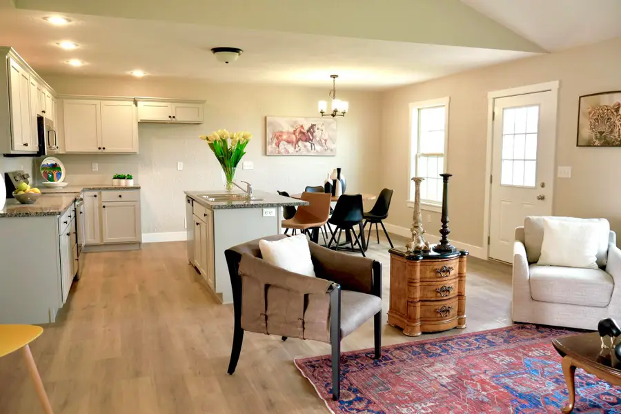 3741 W Freeman Street, Bolivar, MO 65613 - Image #2