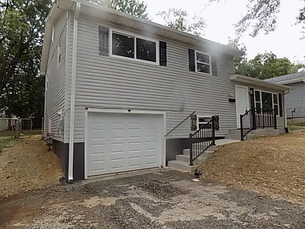 2074 N Albertha Avenue, Springfield, MO 65803