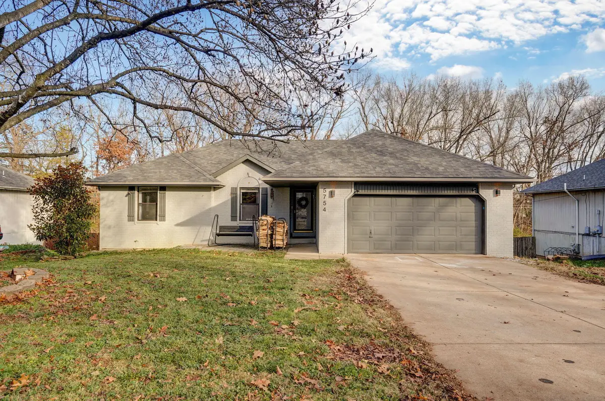 5754 S Honeysuckle Lane, Battlefield, MO 65619 - Image #1