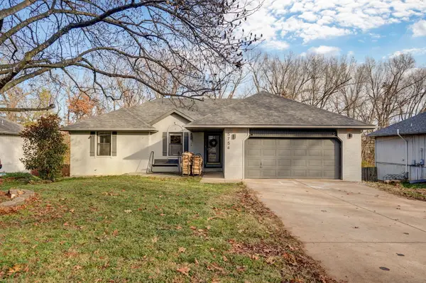 5754 S Honeysuckle Lane, Battlefield, MO 65619