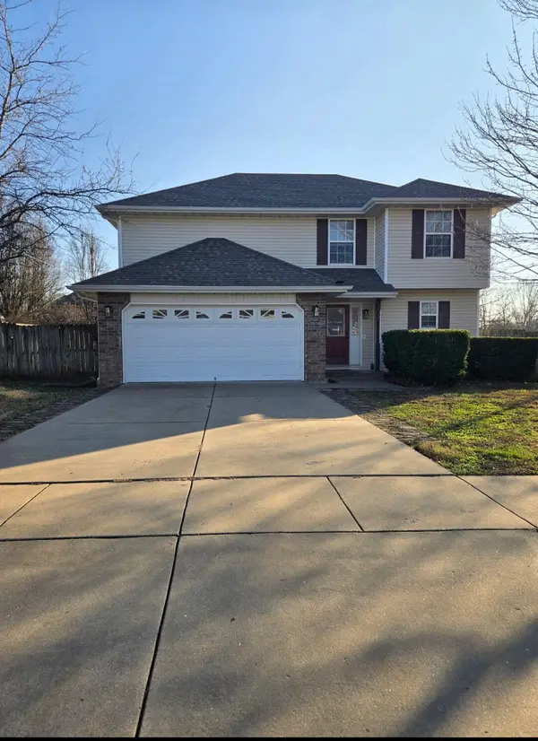 2236 E Lee Street, Republic, MO 65738